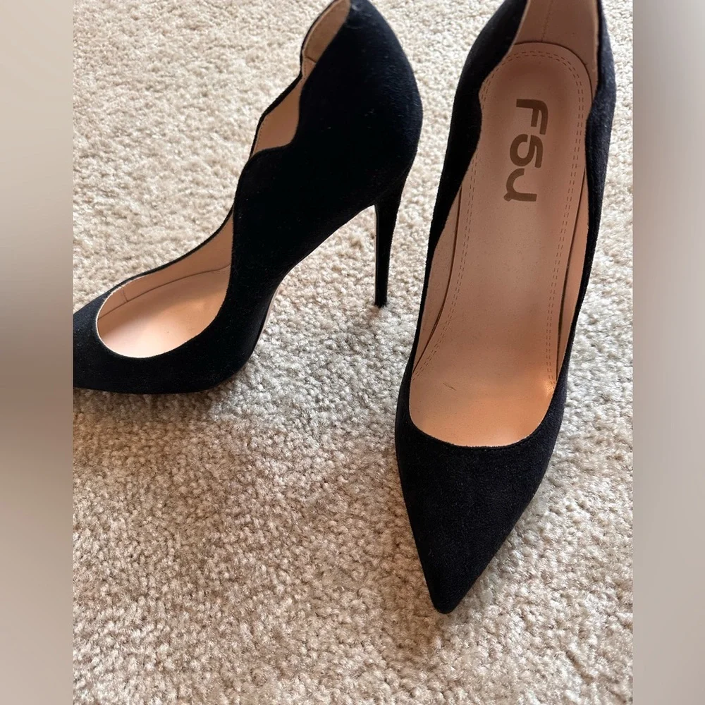 F5J Kitten Black Classic Heels - Picture 2 of 5